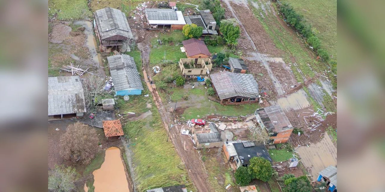 Ciclone no RS deixa 13 mortos e 3 pessoas seguem desaparecidas