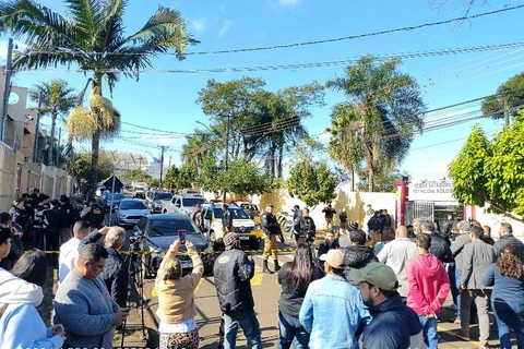 Ex-aluno invade escola mata aluna de 16 anos e atira contra outro no Paraná