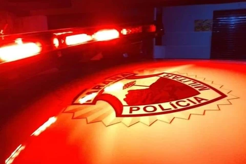 Atiradores passam de carro e acertam mulher com tiro na perna, em PG