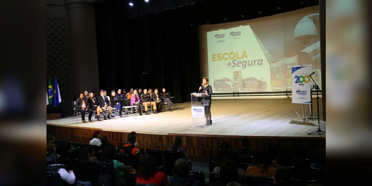 Prefeitura mostra a diretoras da rede como funcionará o ‘botão do pânico’