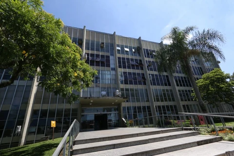 Prefeitura paga 50% do 13º salário dos servidores na sexta (14)