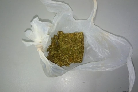 Morador de PG aciona polícia para entregar sacola com maconha no centro