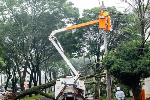 Temporal: Copel recupera energia de 84% do Estado e Sanepar ajusta sistemas de água