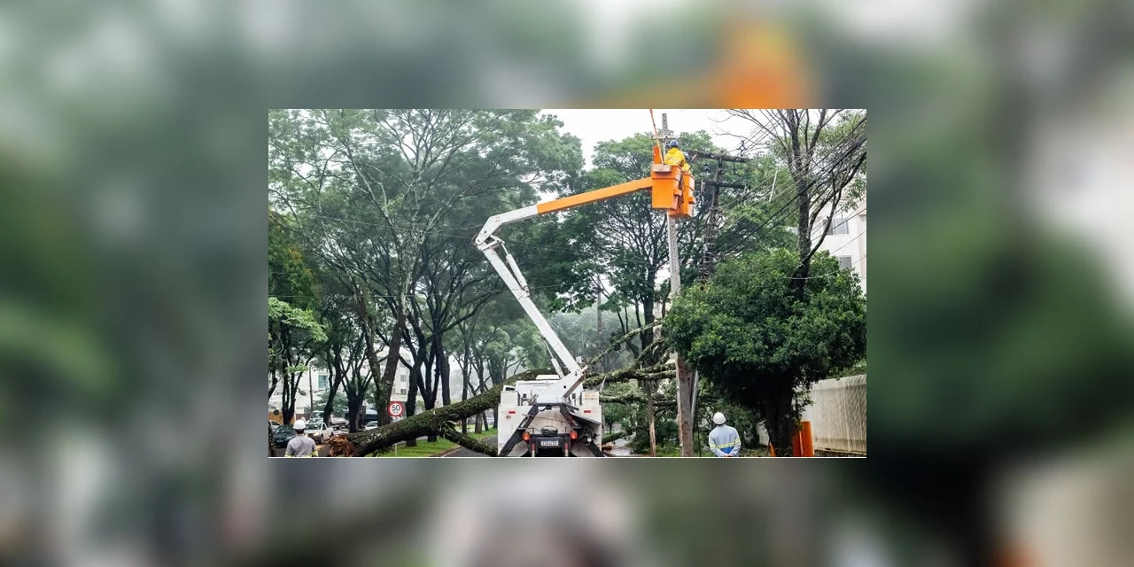 Temporal: Copel recupera energia de 84% do Estado e Sanepar ajusta sistemas de água