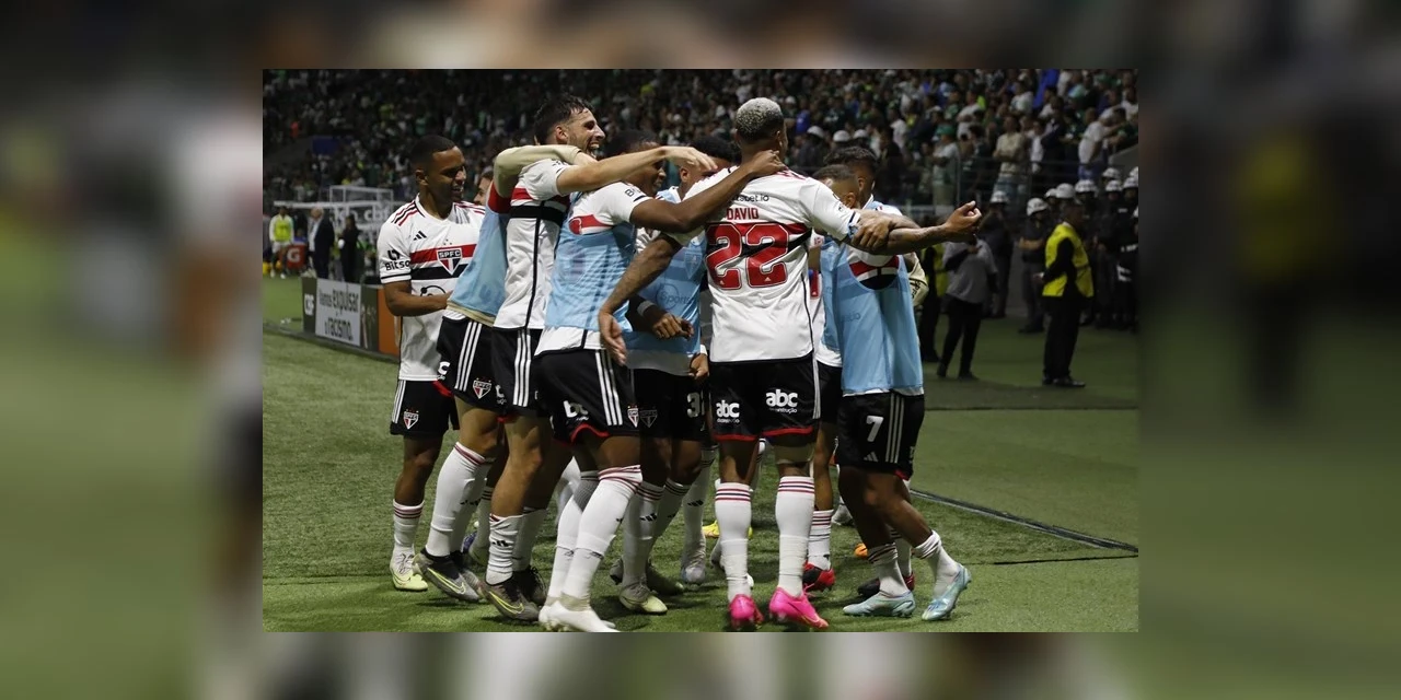 São Paulo vence o Palmeiras de virada e está na semifinal da Copa do Brasil