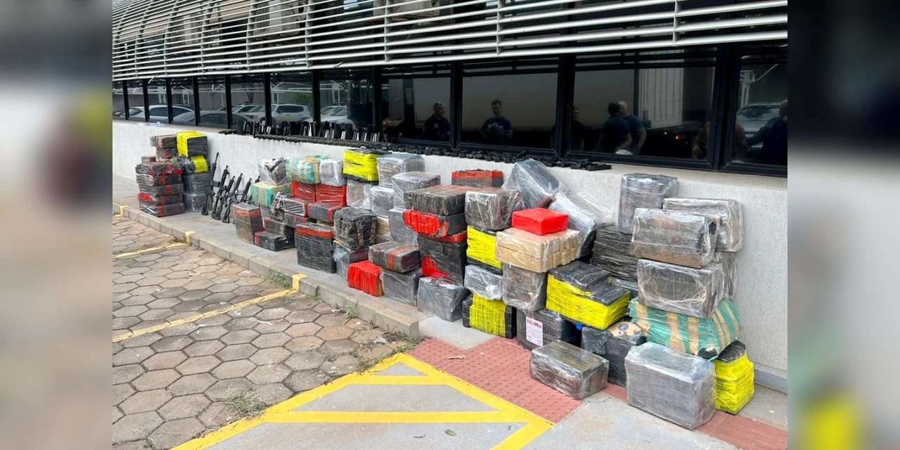 Forças de segurança apreendem 82 armas e duas toneladas de drogas na região Norte