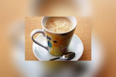 Mulher é suspeita de envenenar colega de trabalho com chumbinho em cappuccino