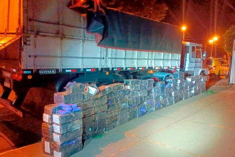 Polícia Militar apreende 3,1 toneladas de maconha em duas ações na região Oeste