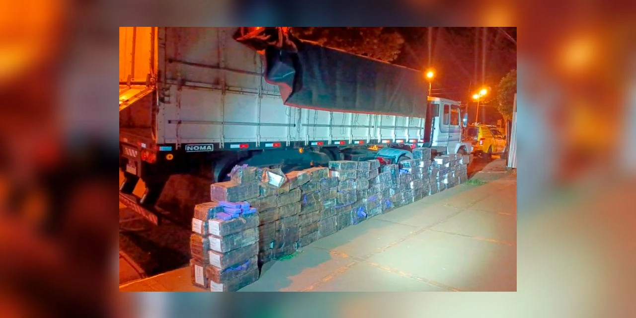 Polícia Militar apreende 3,1 toneladas de maconha em duas ações na região Oeste