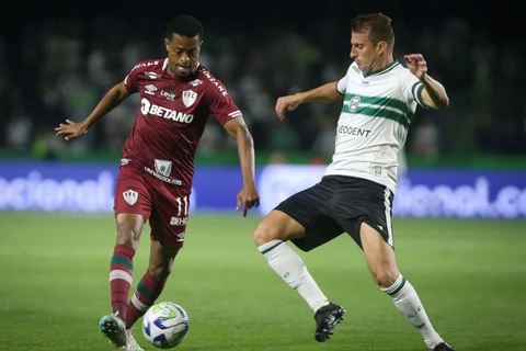 Coritiba vence o Fluminense no Couto Pereira e fica perto de sair da zona do rebaixamento