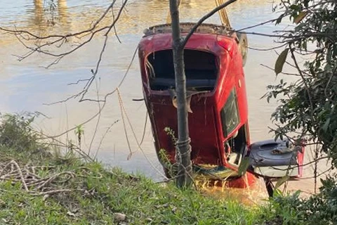 Carro cai em rio e quatro pessoas morrem em União da Vitória
