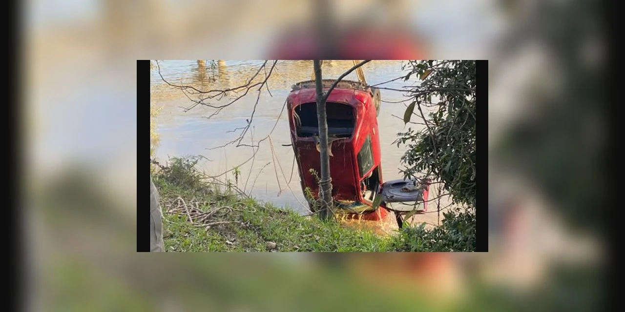 Carro cai em rio e quatro pessoas morrem em União da Vitória