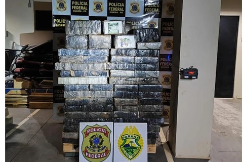 Lancha com 1.2 toneladas de drogas é apreendida após perseguição no PR