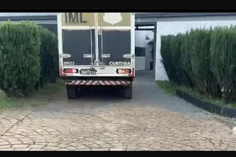 Jovem encontrada morta em motel é identificada e homem em surto que estava com ela é casado com outra; entenda