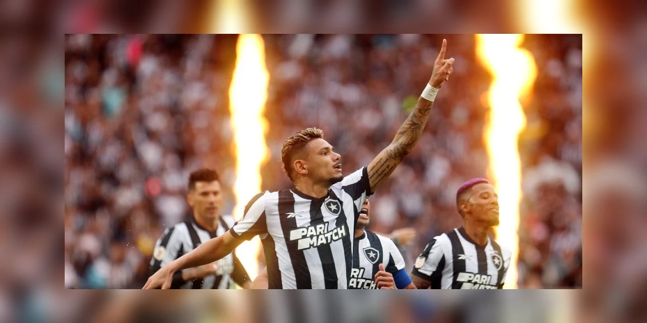 Botafogo goleia o Coxa e garante primeiro turno na liderança do Brasileirão