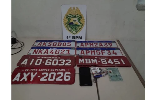 PM apreende dois caminhões com alerta de furto, em PG