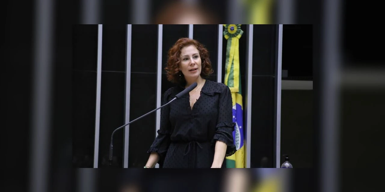 Carla Zambelli e hacker da vaza jato são alvos de operação da PF