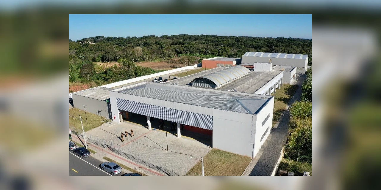 Governo inaugura última escola paralisada pela Operação Quadro Negro, em Campo Largo