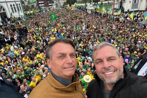 Projeto de lei concede o Título de Cidadão Honorário do Estado do Paraná a Jair Bolsonaro