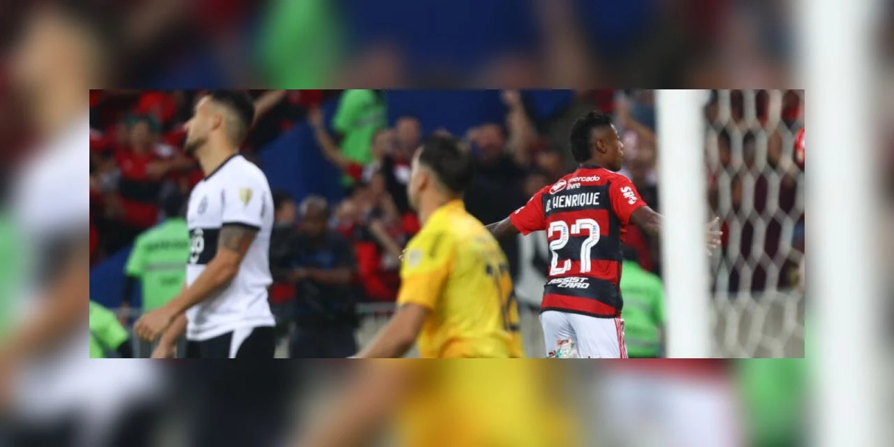 Com gol de Bruno Henrique, Flamengo vence Olimpia no jogo de ida das oitavas da Libertadores
