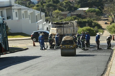 Prefeitura realiza manutenção em oito ruas no Jardim Europa