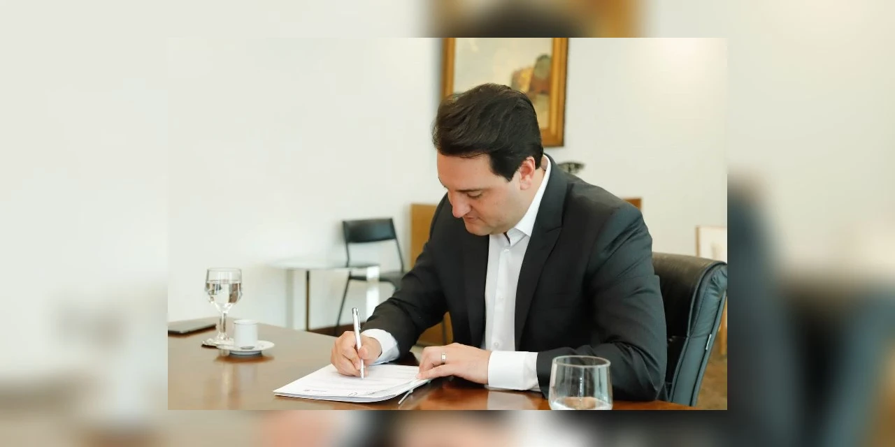 Governador assina decreto com novos valores e Piso Regional ultrapassa R$ 2 mil