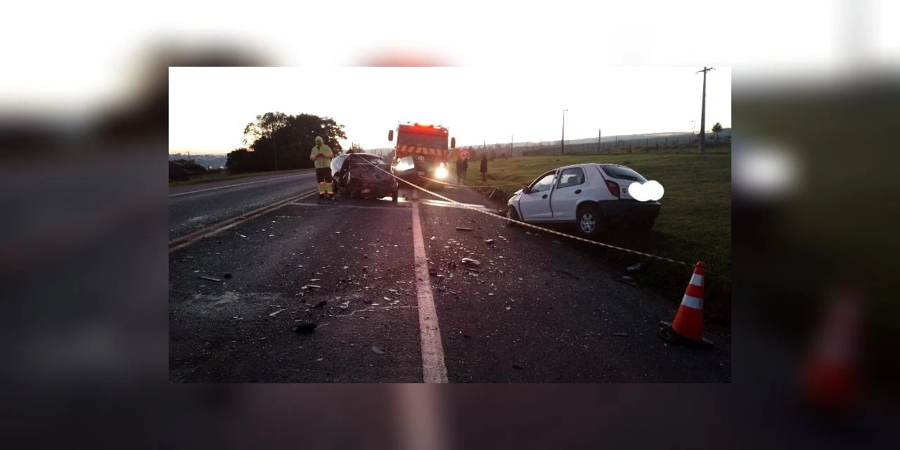 Colisão entre dois automóveis na PR-151 faz uma vítima fatal