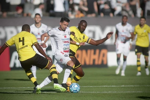 Jogador do São Bernardo diz ter sido chamado de "macaco" por torcedor do Operário e registra boletim de ocorrência