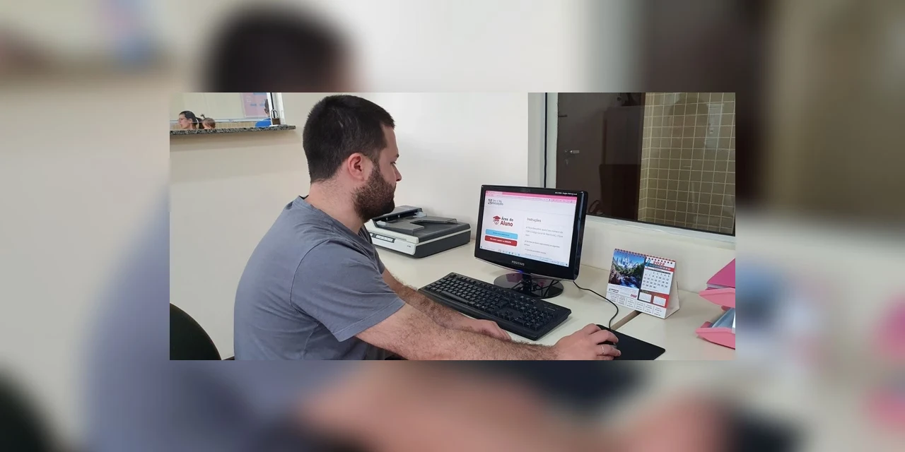 Pais devem confirmar online as rematrículas na rede municipal