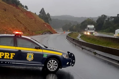 BR-376 permanece interditada parcialmente entre Tibagi e Imbaú