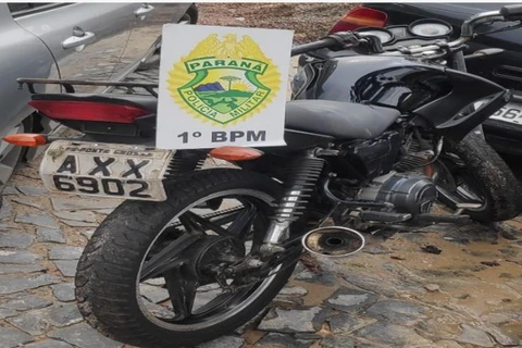 Dupla é presa com motocicleta roubada em Ponta Grossa