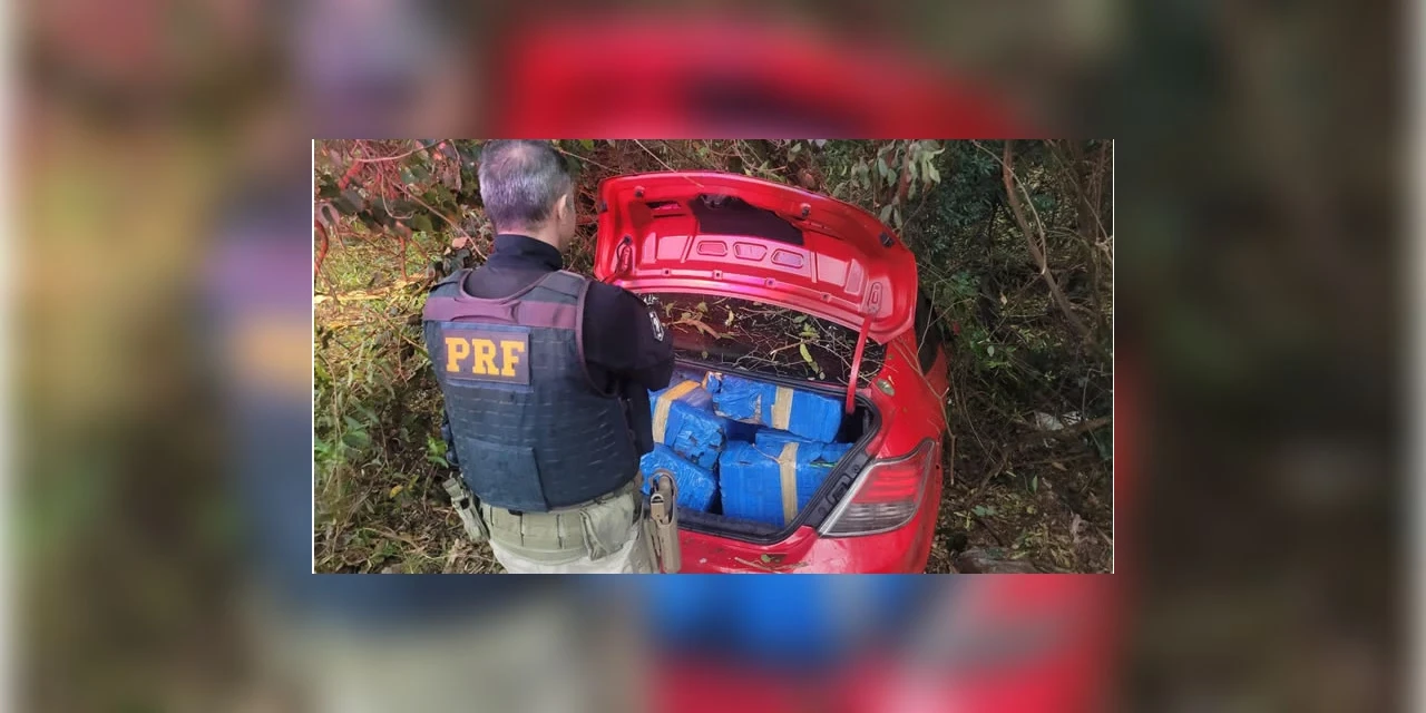 Duas mulheres são presas após fugir da polícia com carro carregado de maconha