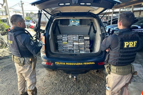 PRF apreende mais de 60 quilos de cocaína na BR-277, em Prudentópolis