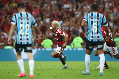 Flamengo vence Grêmio no Maraca e avança para final da Copa do Brasil