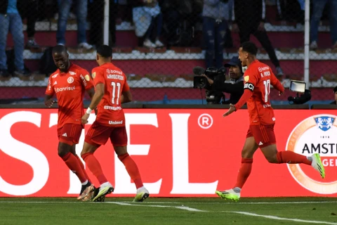 Internacional vence Bolívar e fica perto da semifinal da Libertadores