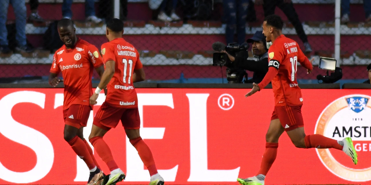 Internacional vence Bolívar e fica perto da semifinal da Libertadores