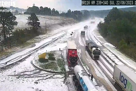 BR-116 registra granizo e fortes chuvas no PR e SC
