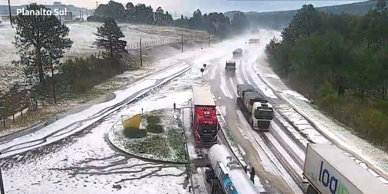 BR-116 registra granizo e fortes chuvas no PR e SC