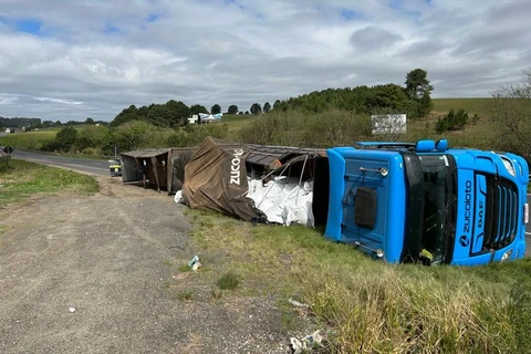Caminhoneiro dirigindo alcoolizado causa acidente na BR-376 e acaba preso