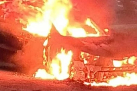 Mulher é presa após atear fogo no carro do ex, em Castro