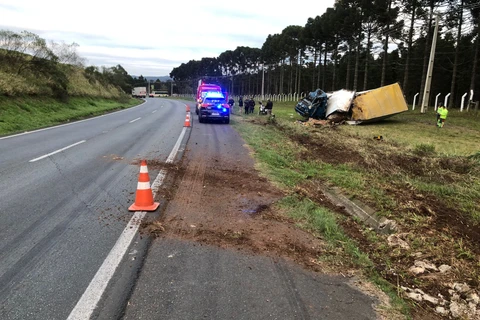 Motorista perde controle de direção e capota próximo a Vila Velha em PG