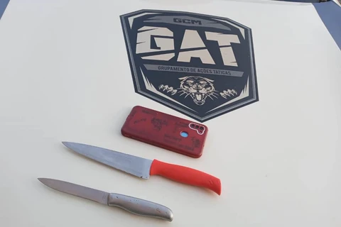 Dois adolescentes armados de faca roubam outro adolescente no centro de PG