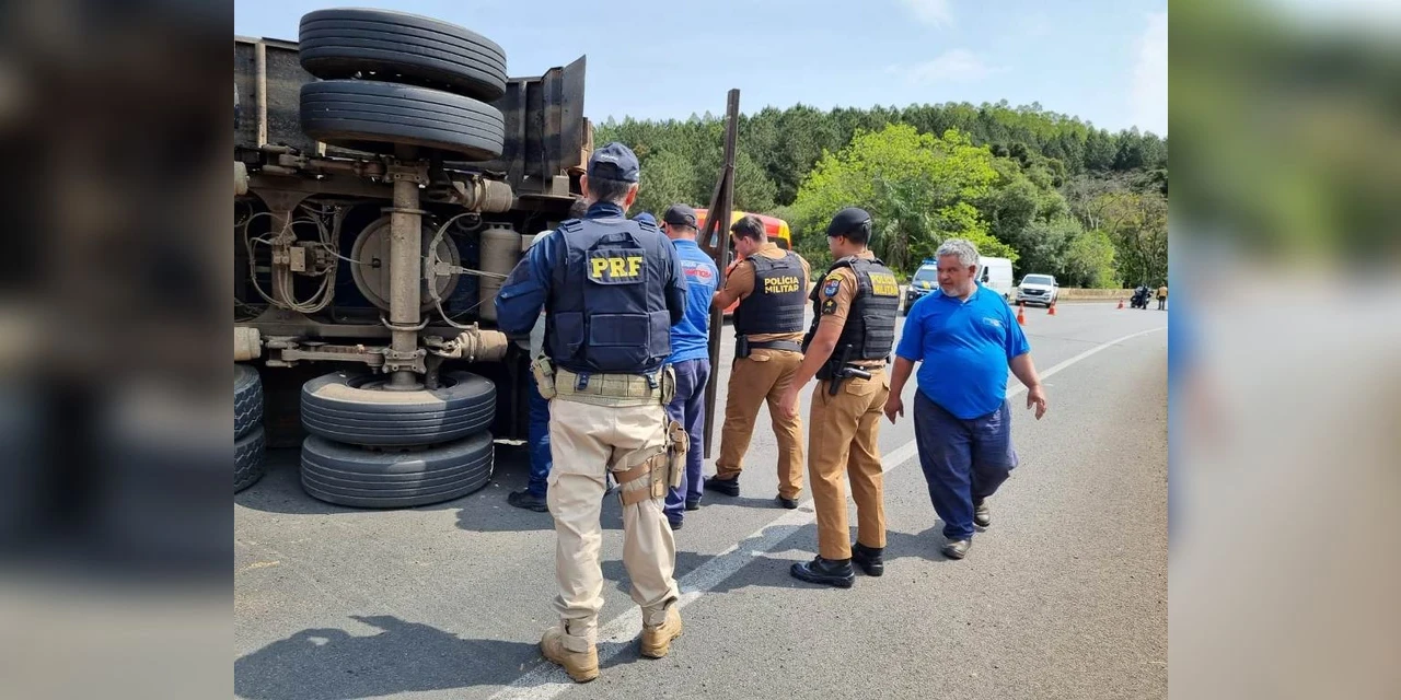 Caminhoneiro fica ferido após tombar caminhão em Tibagi
