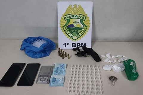 Choque apreende drogas, arma e recupera veículo roubado, em PG