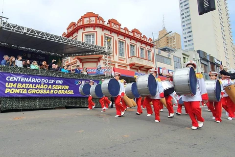 Desfile dos 200 anos terá grande público dentro e fora da Avenida