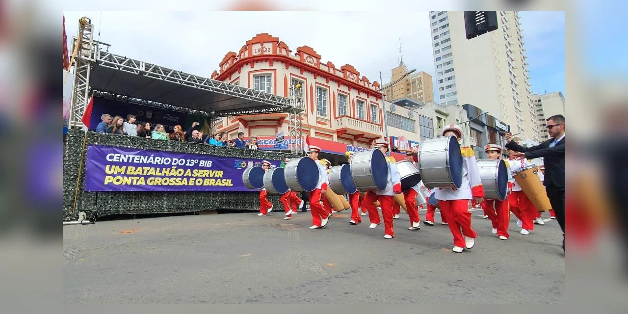 Desfile dos 200 anos terá grande público dentro e fora da Avenida
