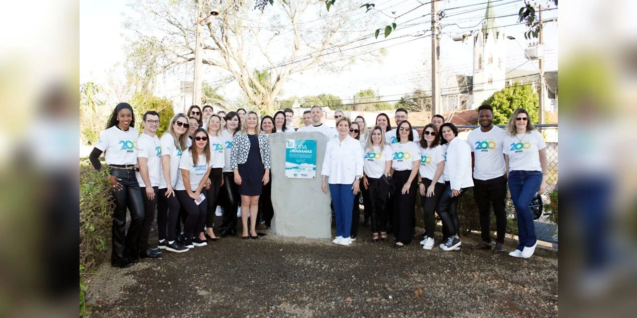 Prefeita Elizabeth lança pedra fundamental da UPA Uvaranas