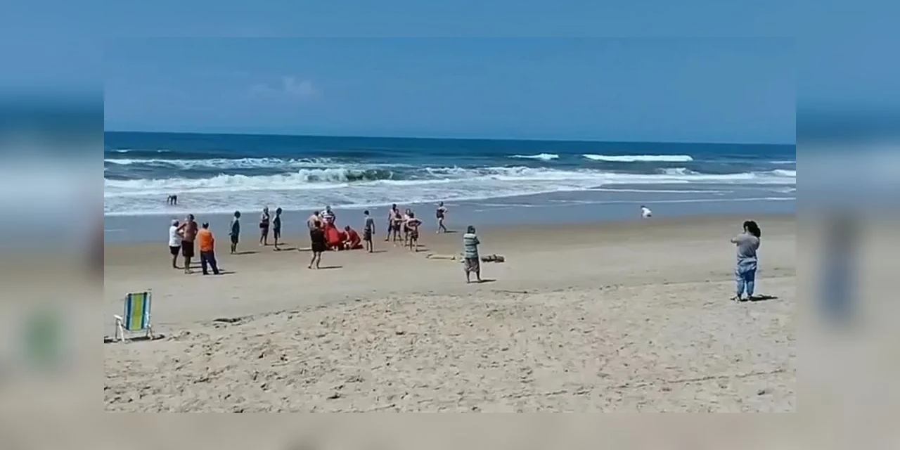 Dois homens morrem afogados no litoral do Paraná