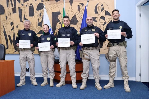 Câmara homenageia PRFs que salvaram vidas de bebês em Ponta Grossa