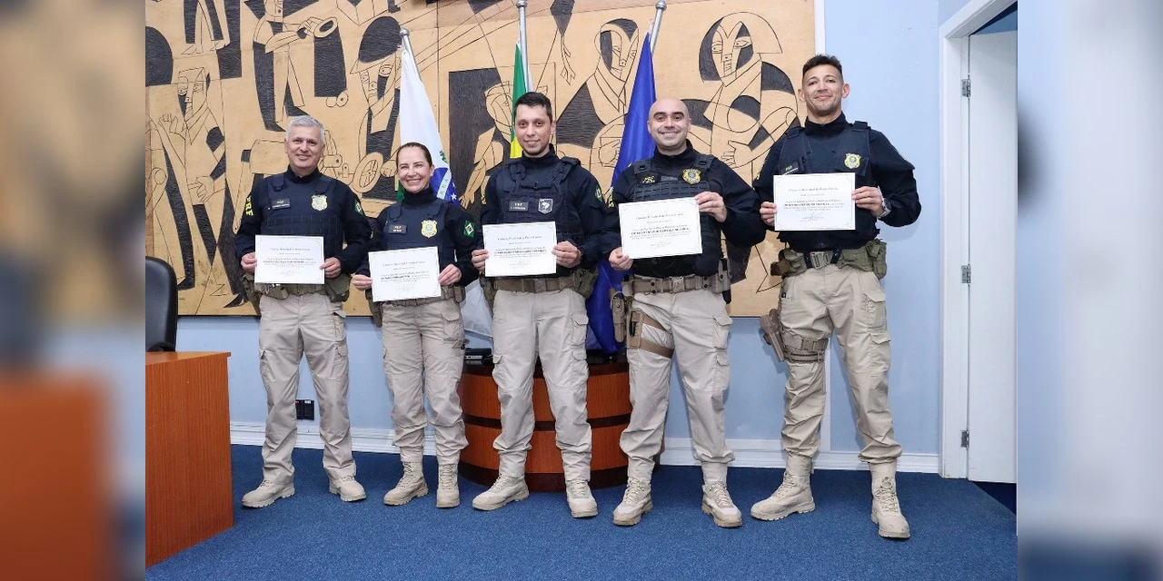 Câmara homenageia PRFs que salvaram vidas de bebês em Ponta Grossa